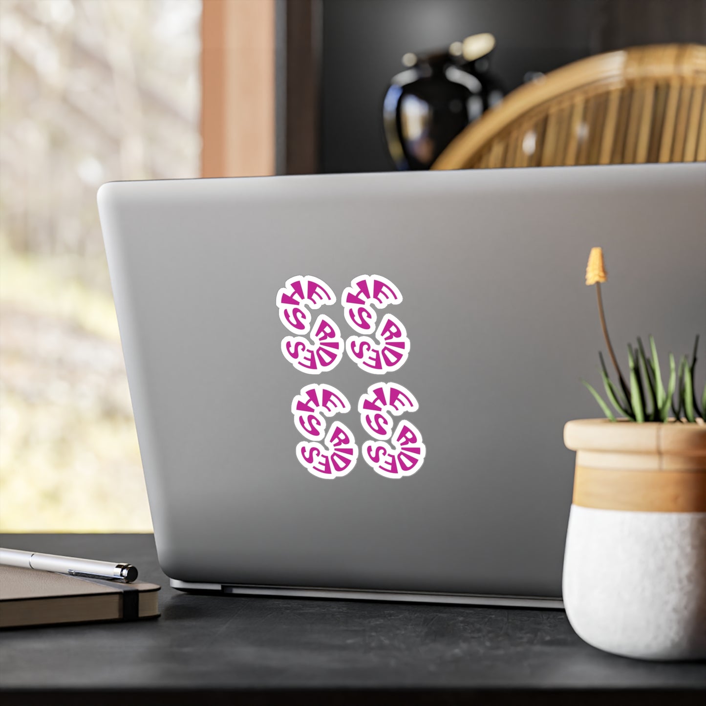 Stickers She Rides Roze logo Kiss-Cut Vinyl