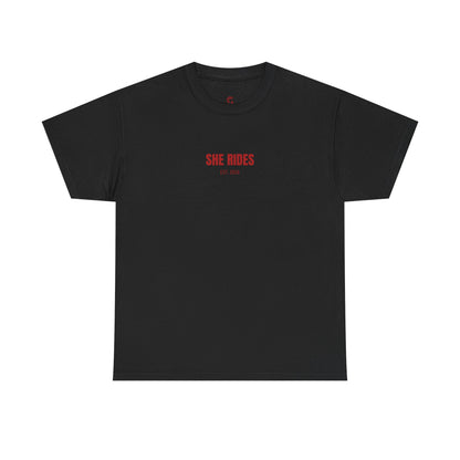 She Rides Basic T-shirt Rood//Bikergirl T-shirt