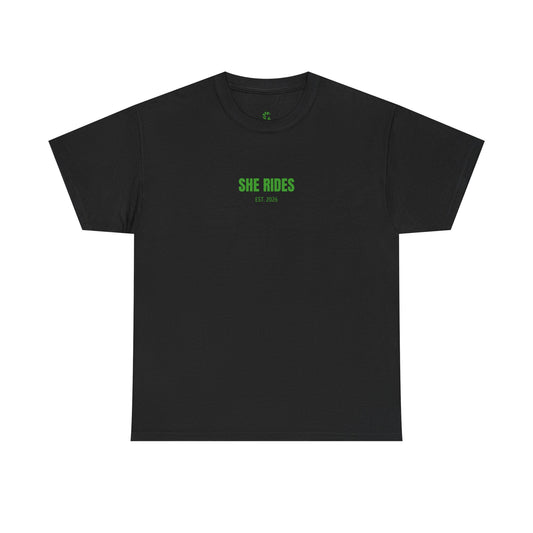 She Rides Basic T-shirt Groen//Bikergirl T-shirt