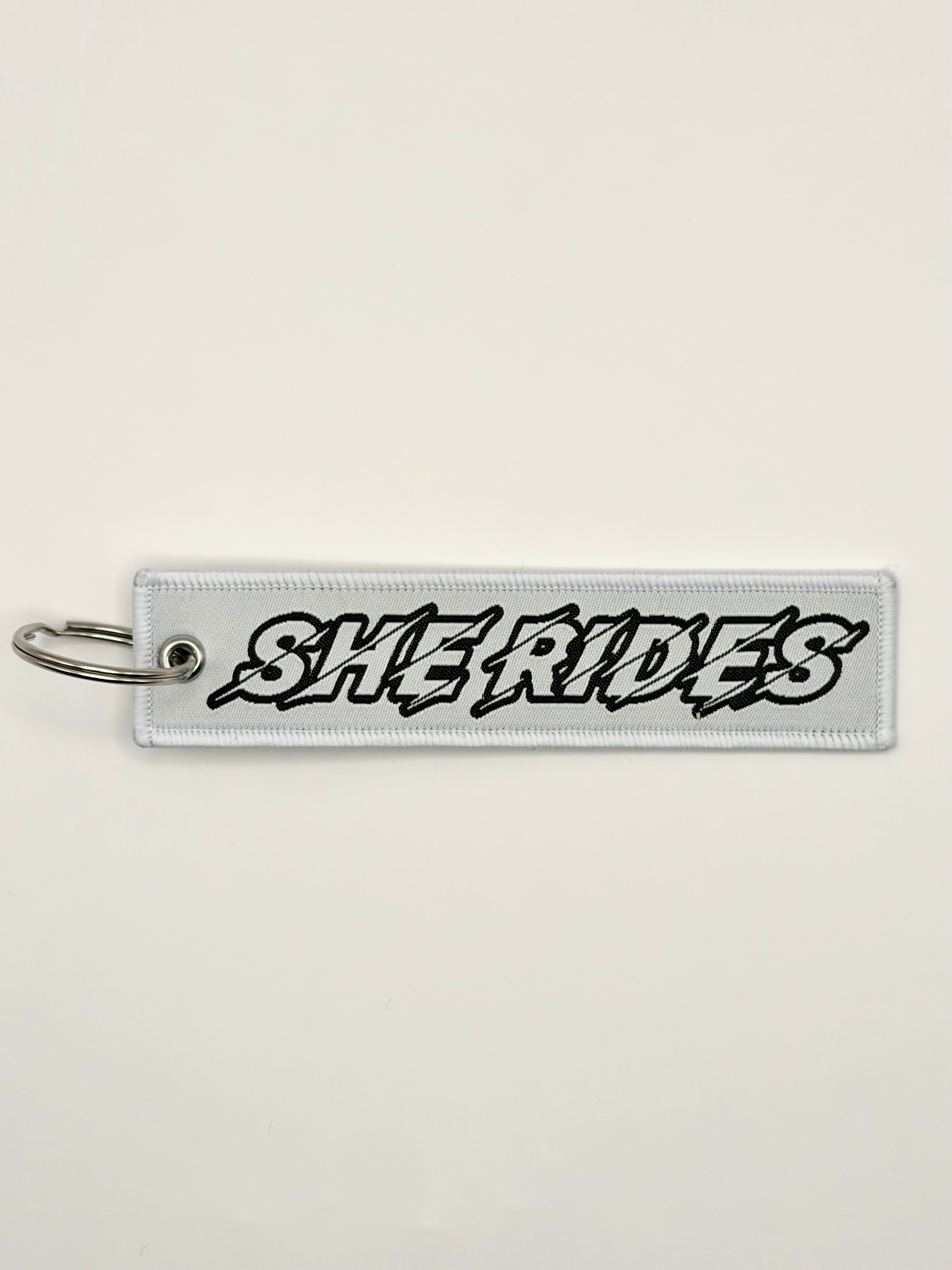 She Rides keychain zwart